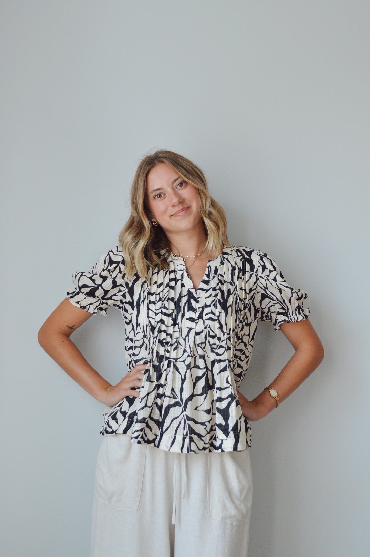 TROPICAL PLEATED BLOUSE