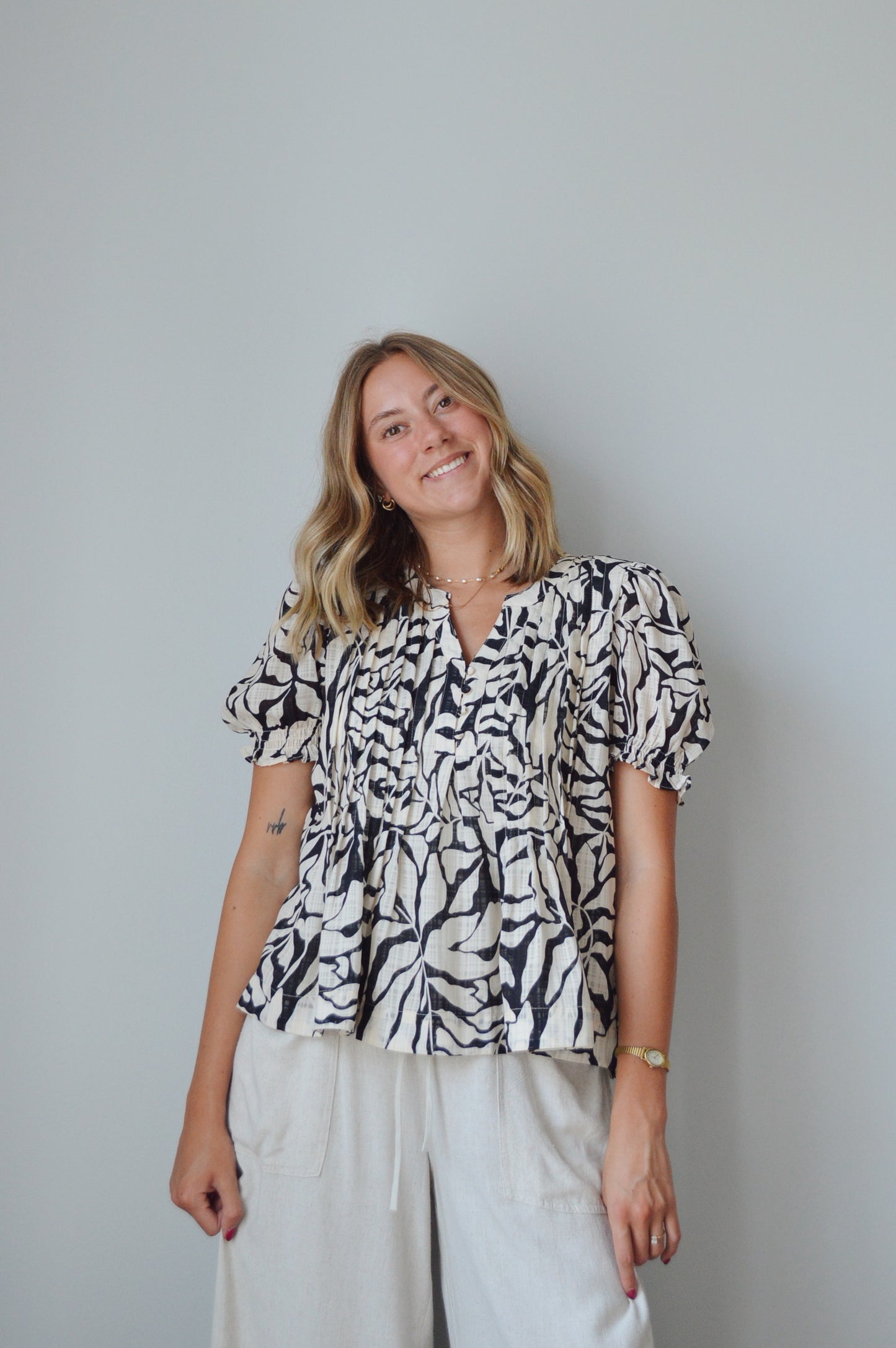 TROPICAL PLEATED BLOUSE