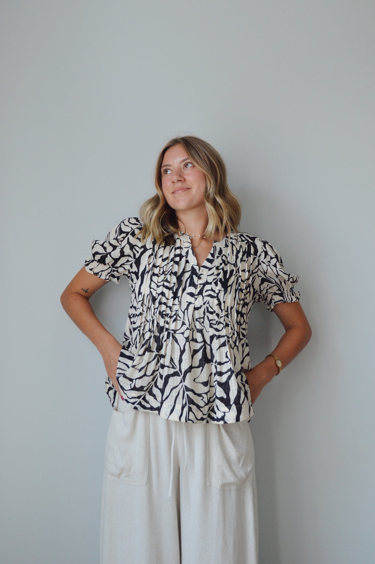 TROPICAL PLEATED BLOUSE