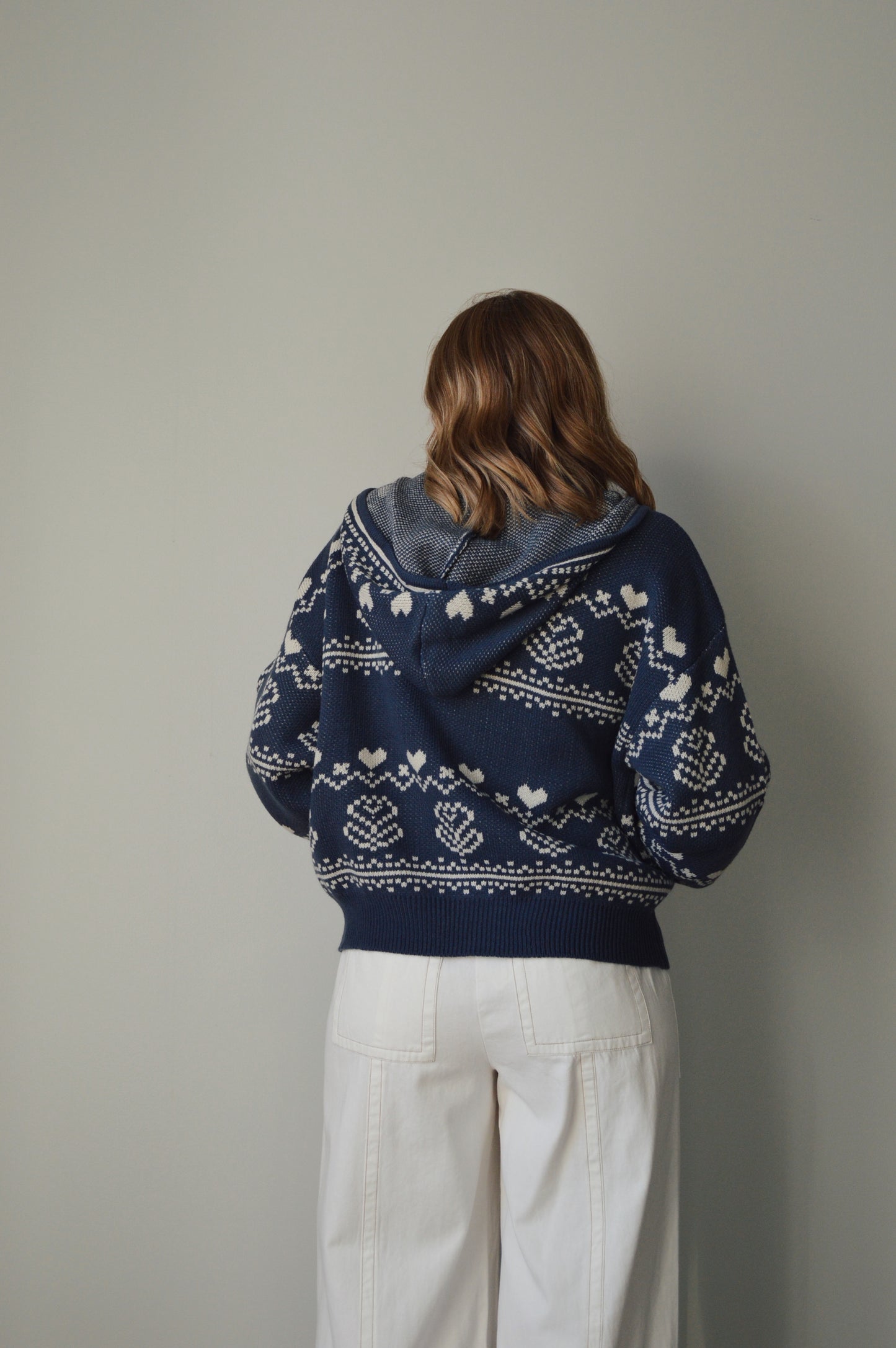 SKI LODGE HOODED SWEATER