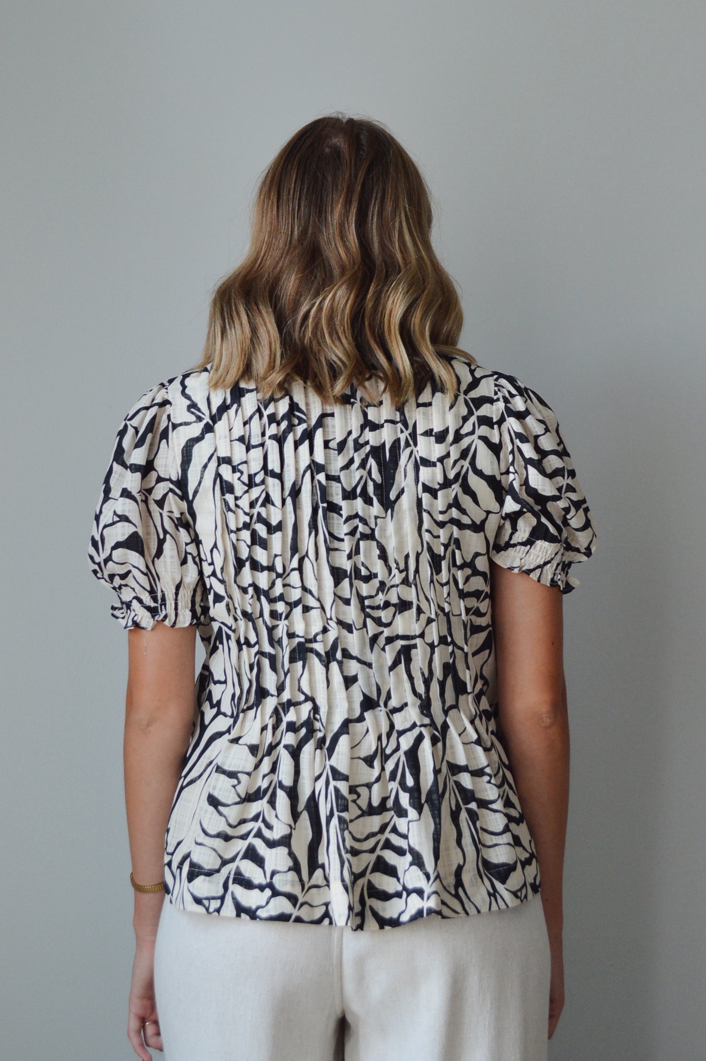 TROPICAL PLEATED BLOUSE