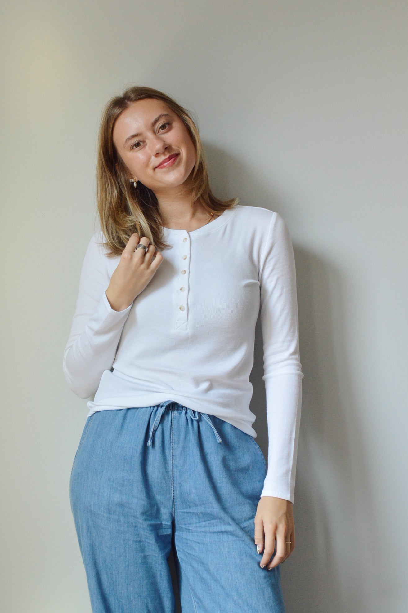 SIMPLE WHITE HENLEY TOP