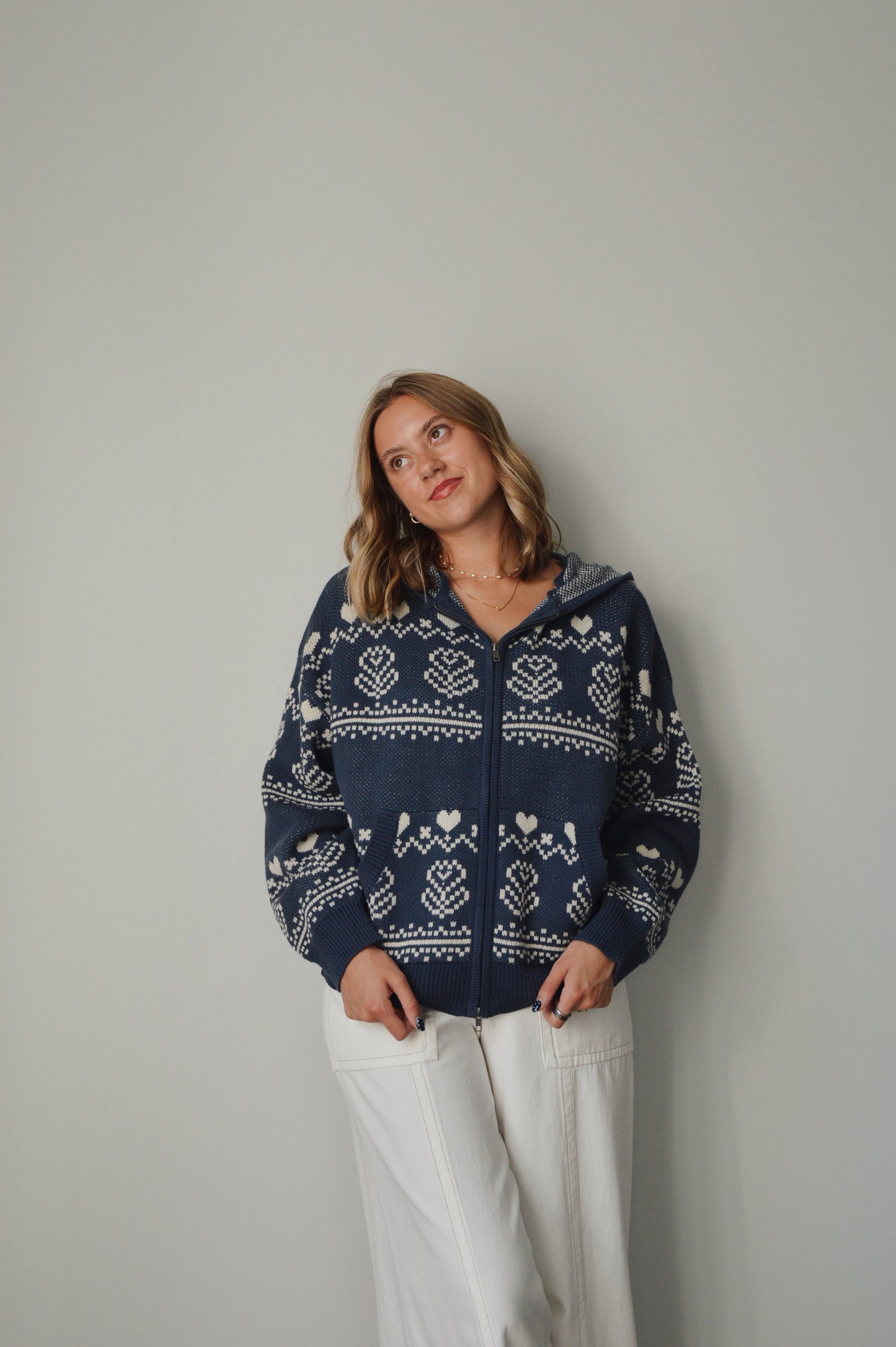 SKI LODGE HOODED SWEATER