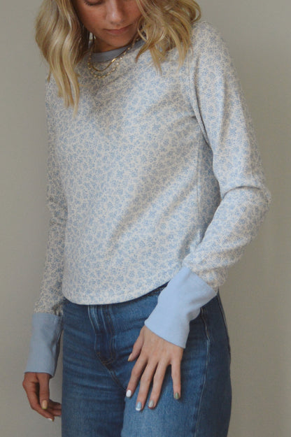 BLUE FLORAL WAFFLE KNIT TOP