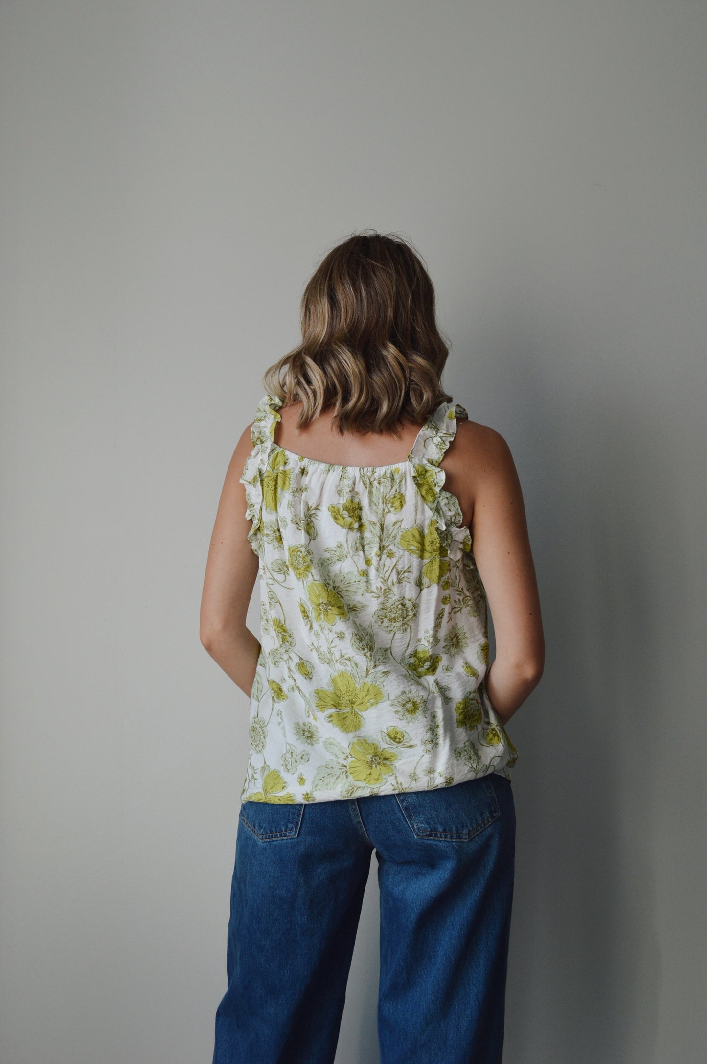 ON THE VINE RUFFLE TOP