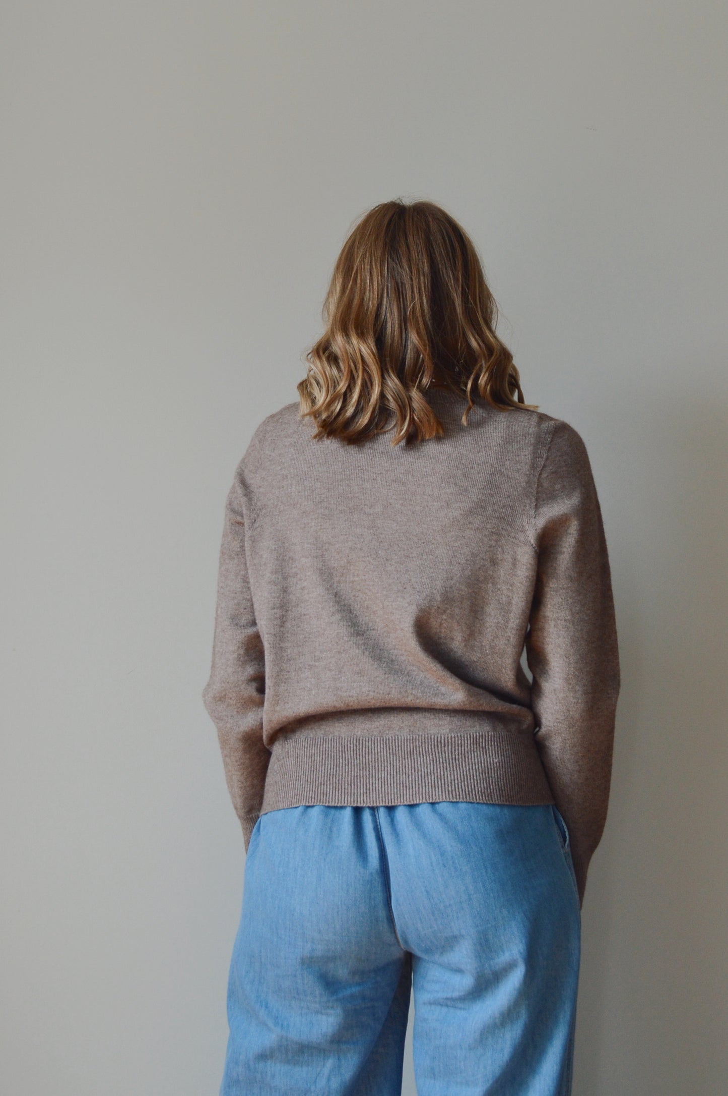 ESPRESSO CREW NECK SWEATER