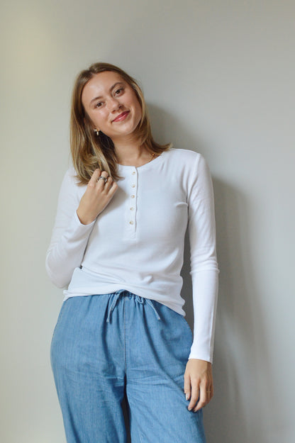 SIMPLE WHITE HENLEY TOP