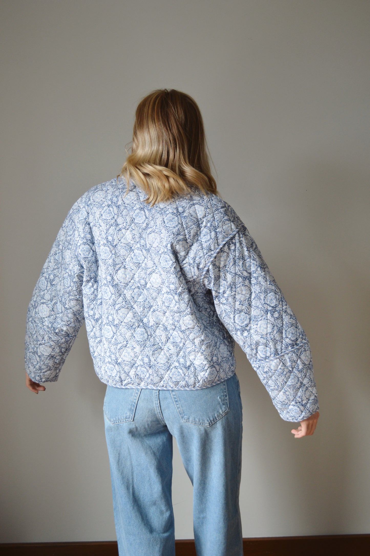 BLUE FLORAL QUILTED JACKET