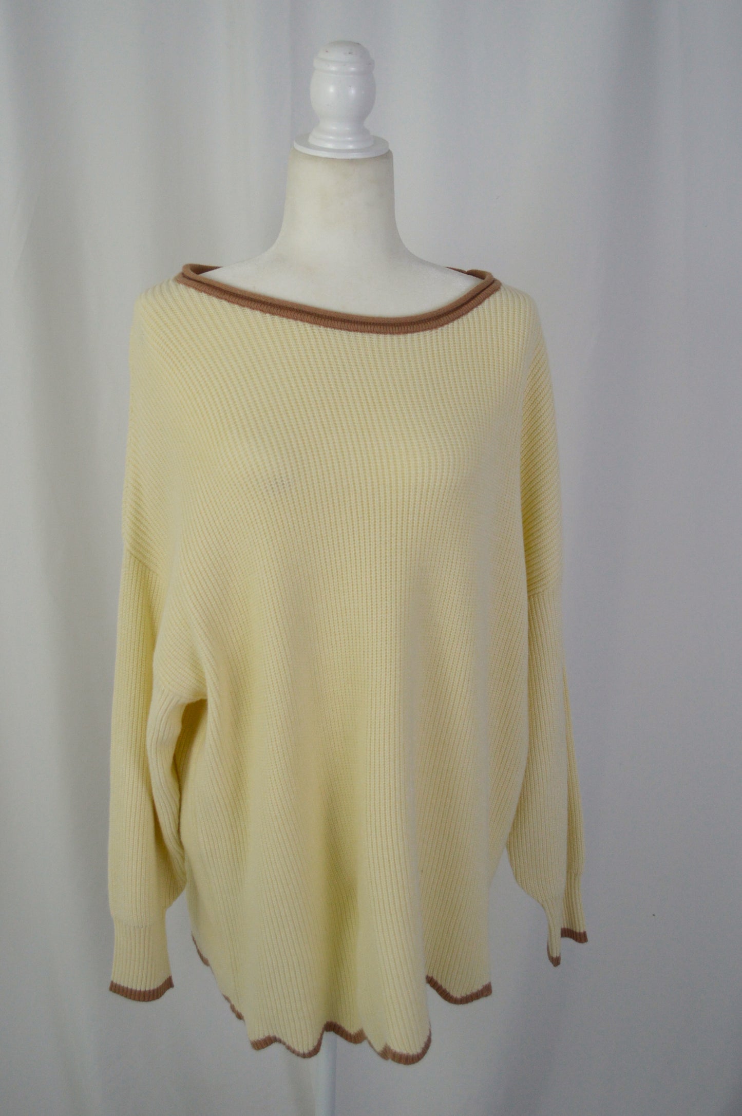 + SCALLOP HEM SWEATER