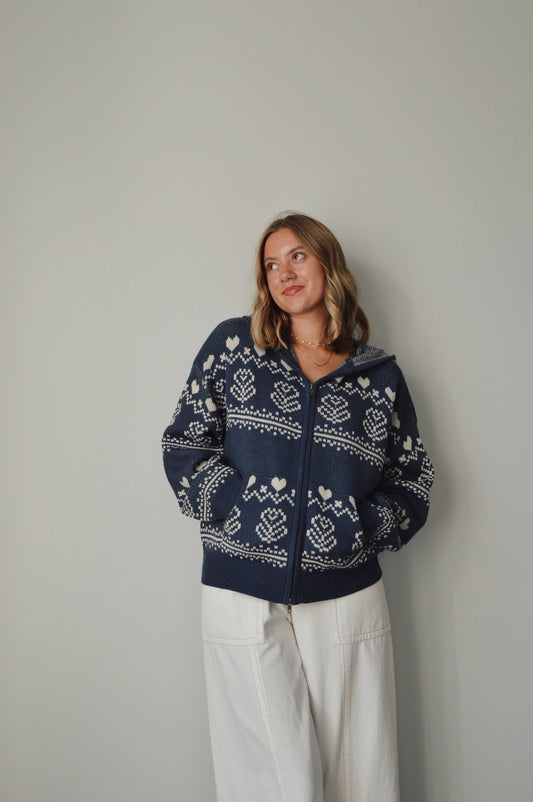 SKI LODGE HOODED SWEATER